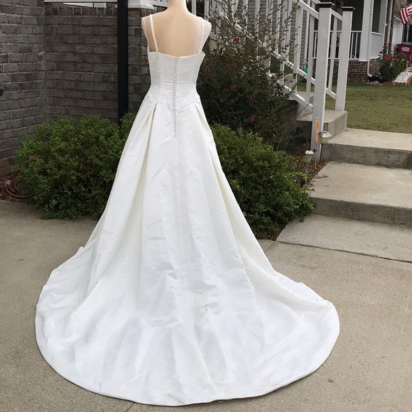 Off-White Beaded Strap Wedding Gown with Train – Size 10 | Divas & Queens - Picture 6 of 14